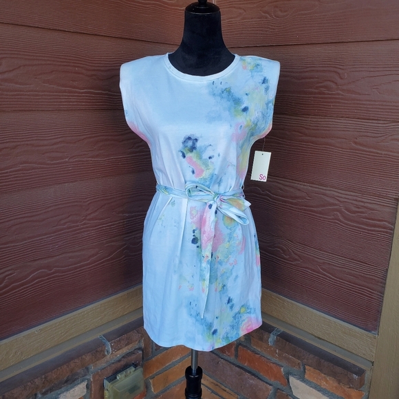 NWT SO Juniors' Shoulder Pad Dress with Self Tie Belt Tie Dye Size Medium 7/9 - Picture 3 of 16
